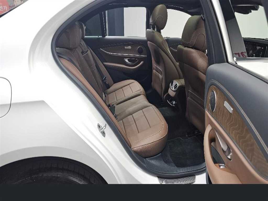 Mercedes Benz E class - Vista 12