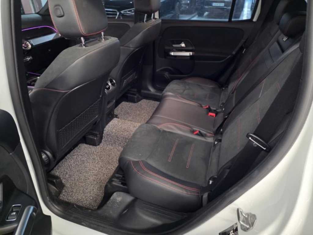 Mercedes Benz GLB Class - Vista 11