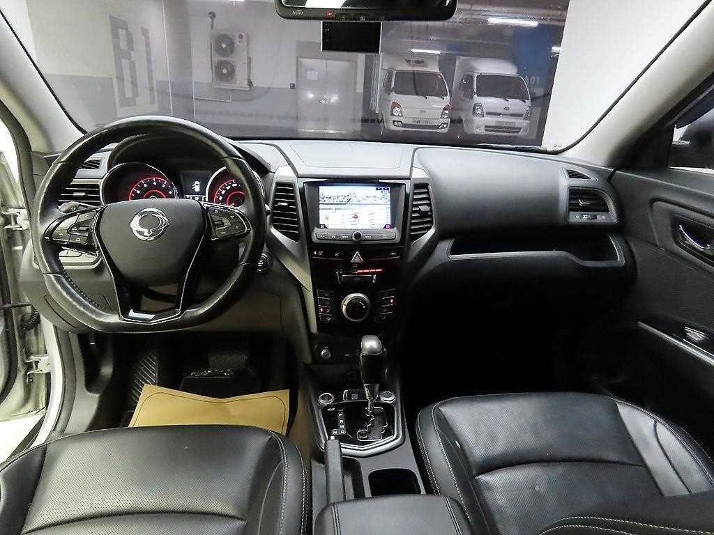 Ssangyong Tivoli - Vista 8