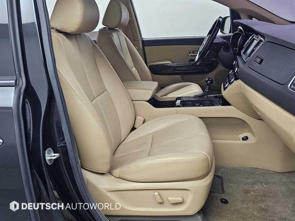 KIA Carnival - Vista 10