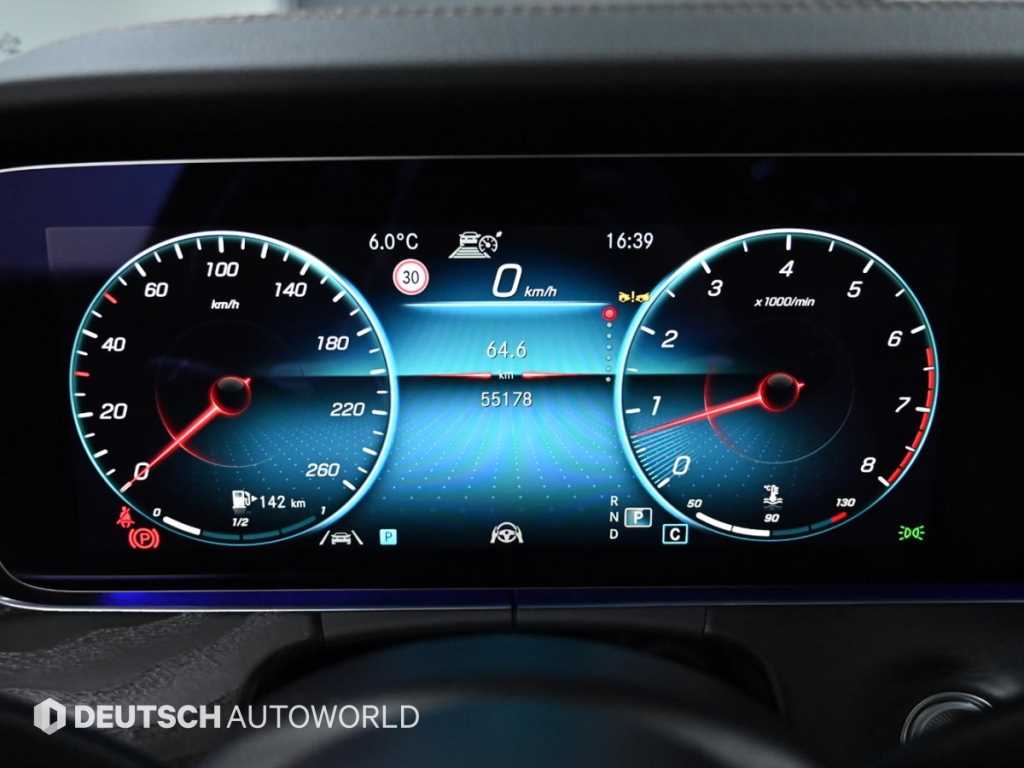 Mercedes Benz E class - Vista 8