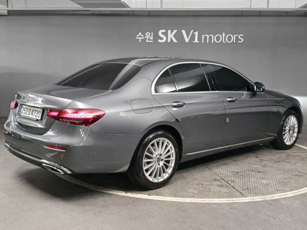 Mercedes Benz E class - Vista 4