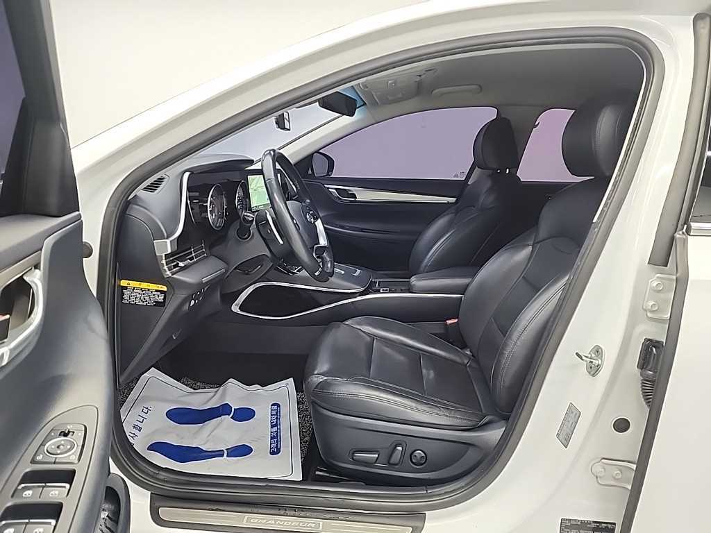 HYUNDAI Grandeur - Vista 11