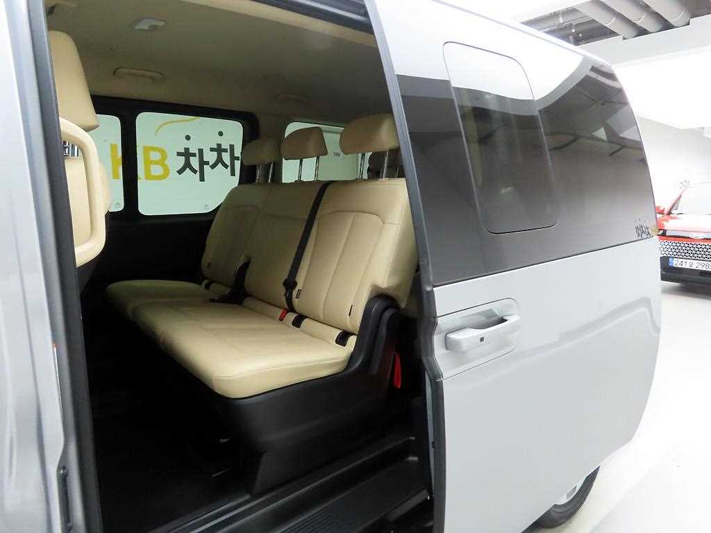 HYUNDAI Staria - Vista 9