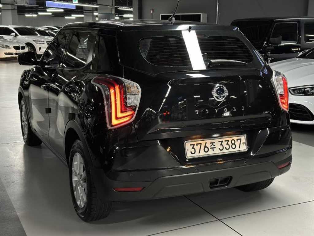 Ssangyong Tivoli - Vista 4