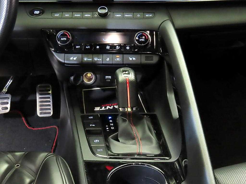 HYUNDAI Avante - Vista 12