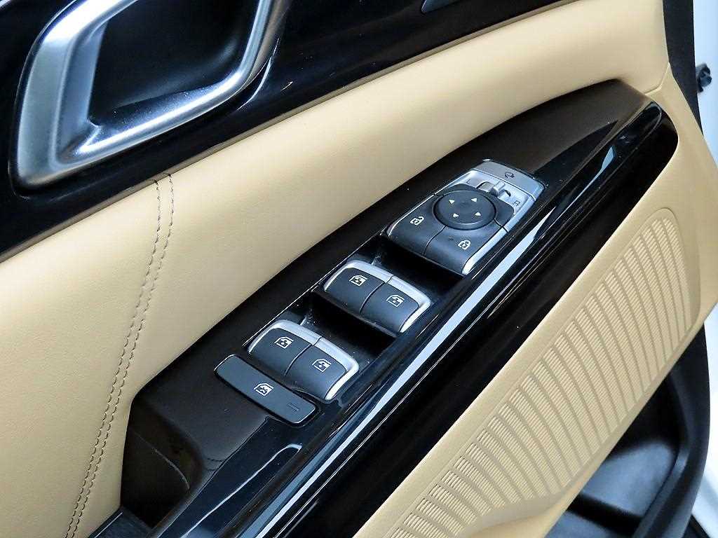 KIA Carnival - Vista 11