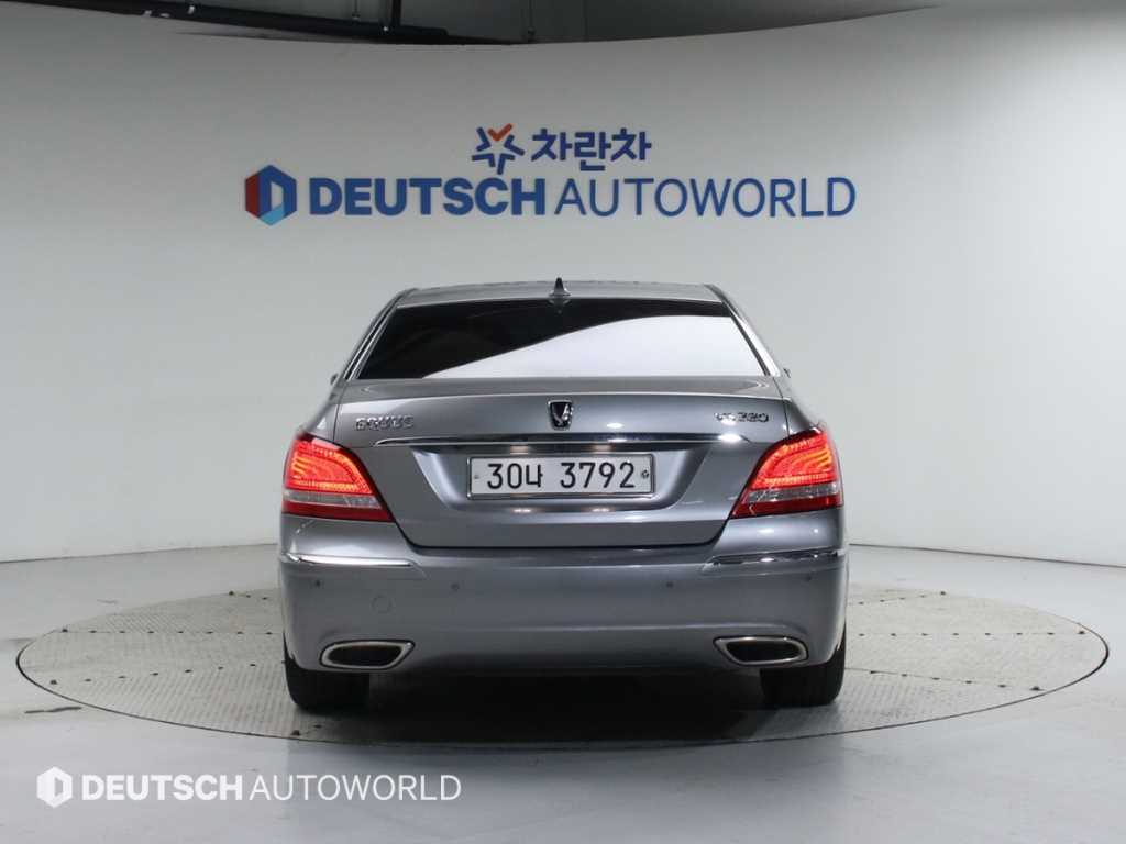 HYUNDAI Equus - Vista 4