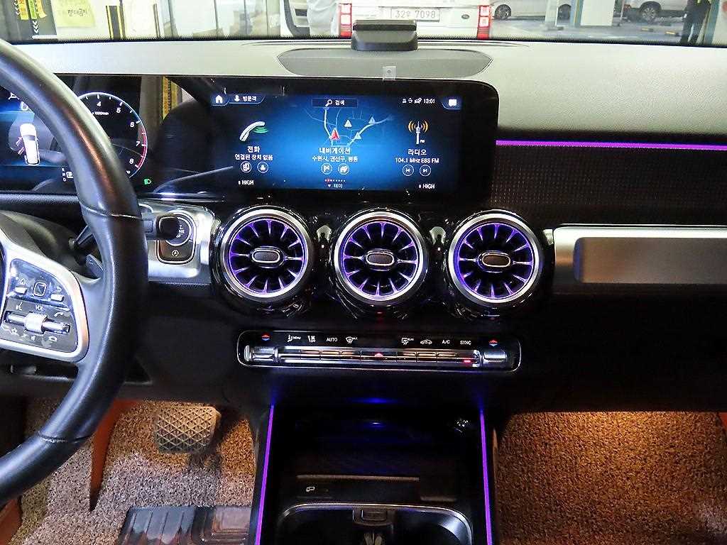 Mercedes Benz GLB Class - Vista 11