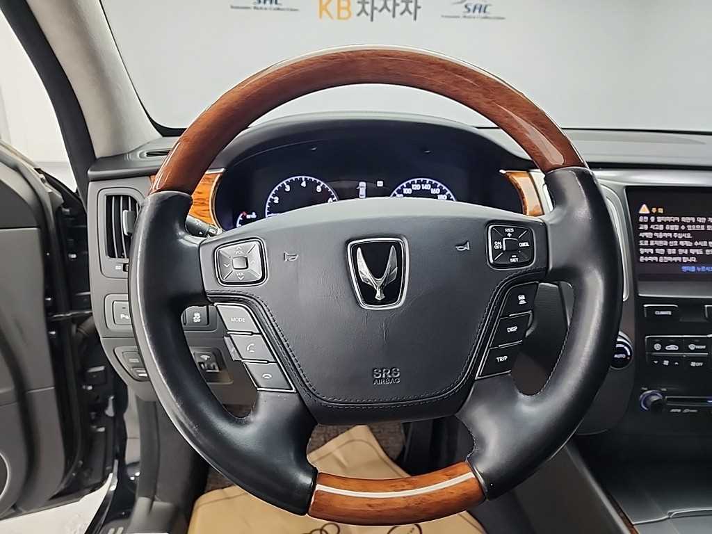 HYUNDAI Equus - Vista 9