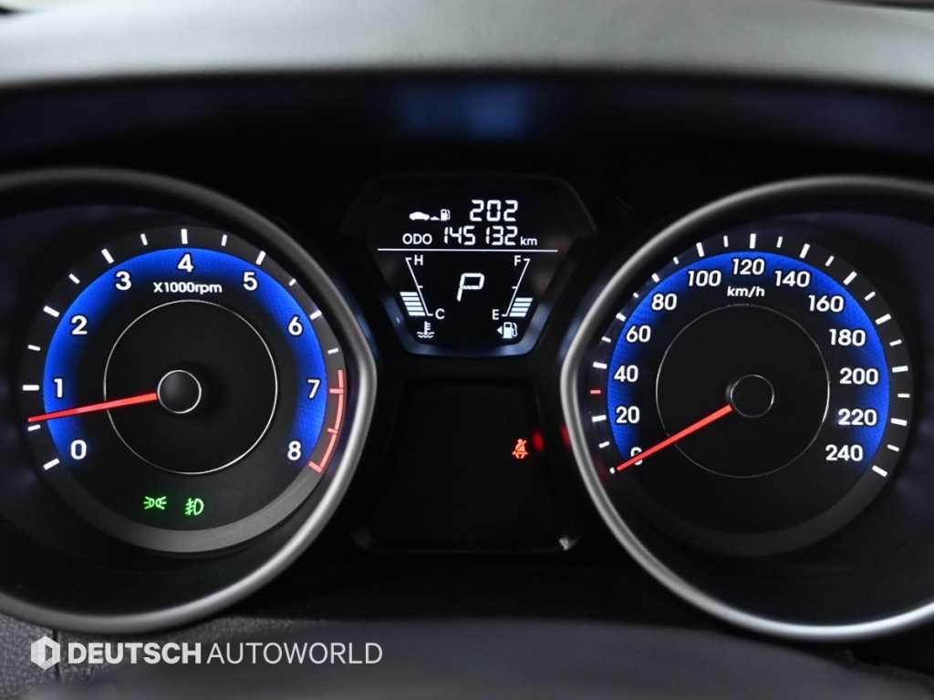 HYUNDAI Avante - Vista 8