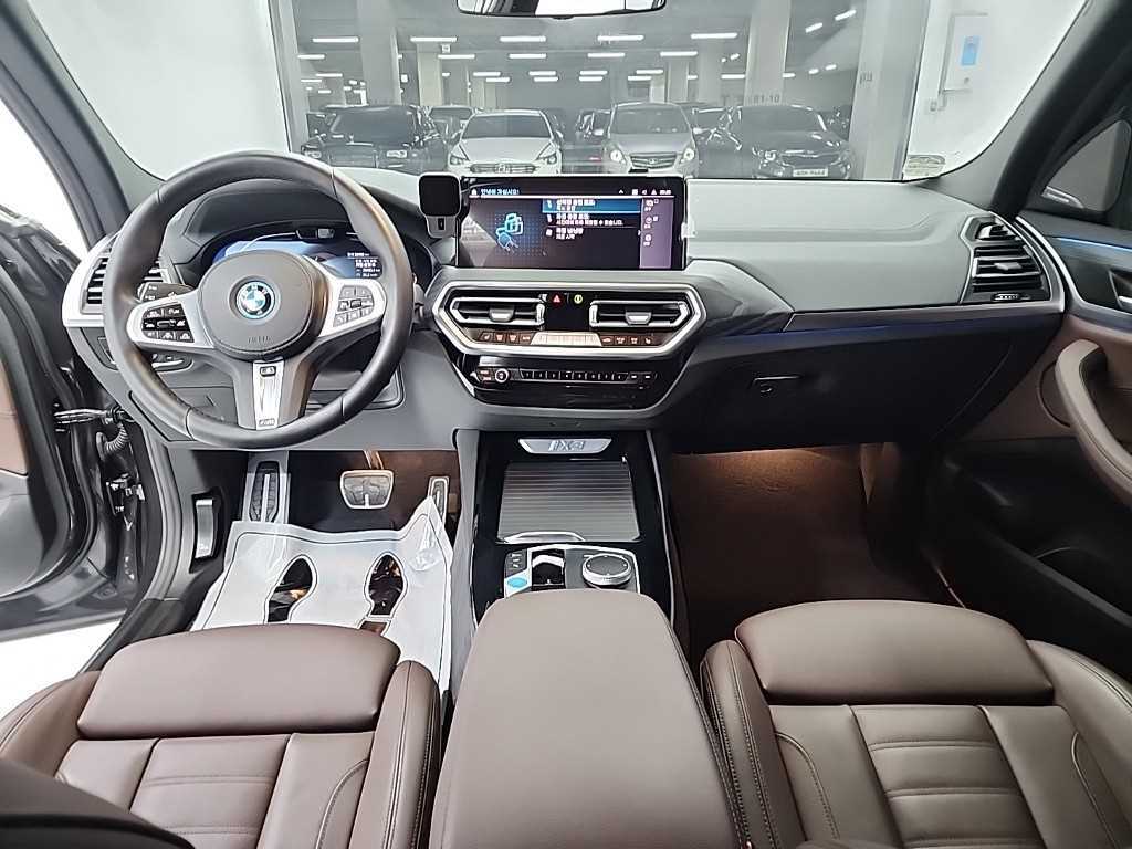 BMW iX3 - Vista 7