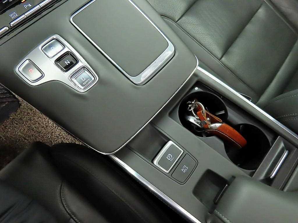 HYUNDAI Grandeur - Vista 10