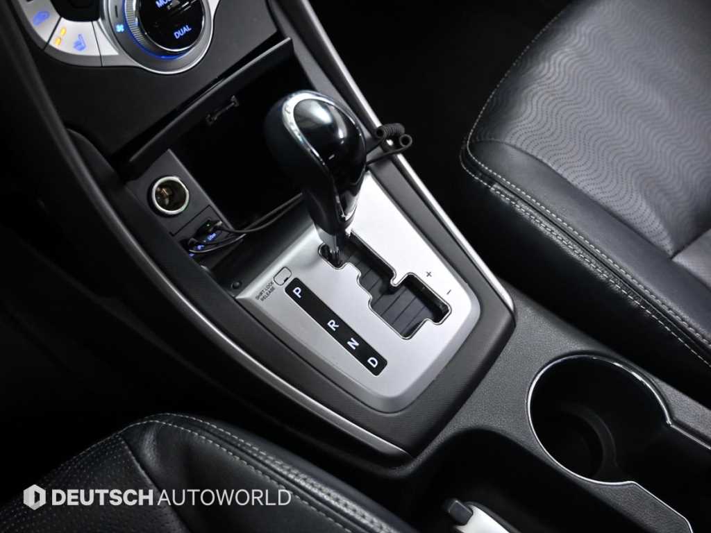 HYUNDAI Avante - Vista 9