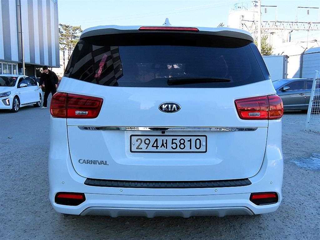 KIA Carnival - Vista 4