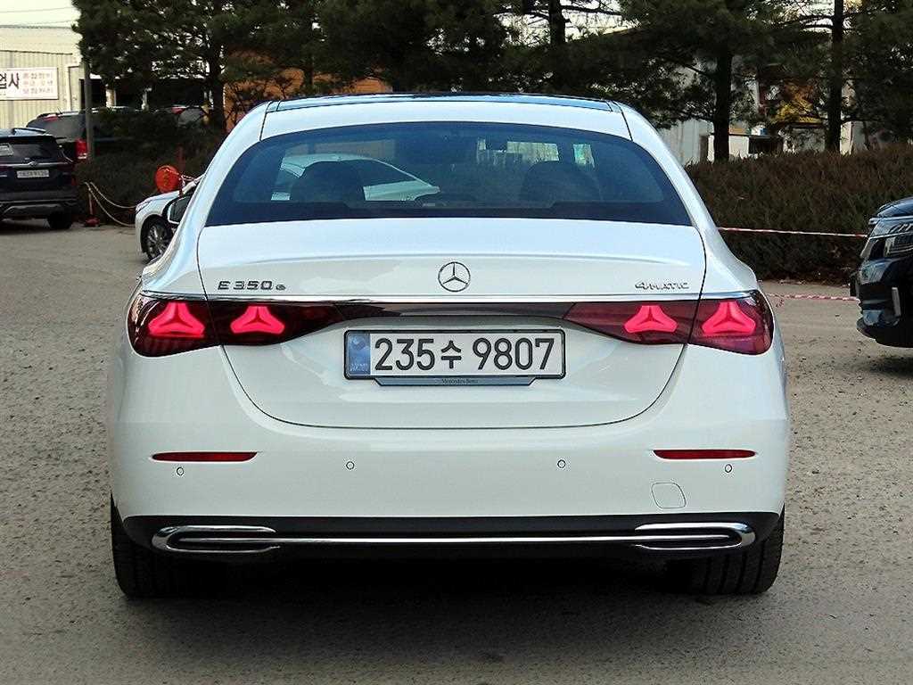 Mercedes Benz E class - Vista 4