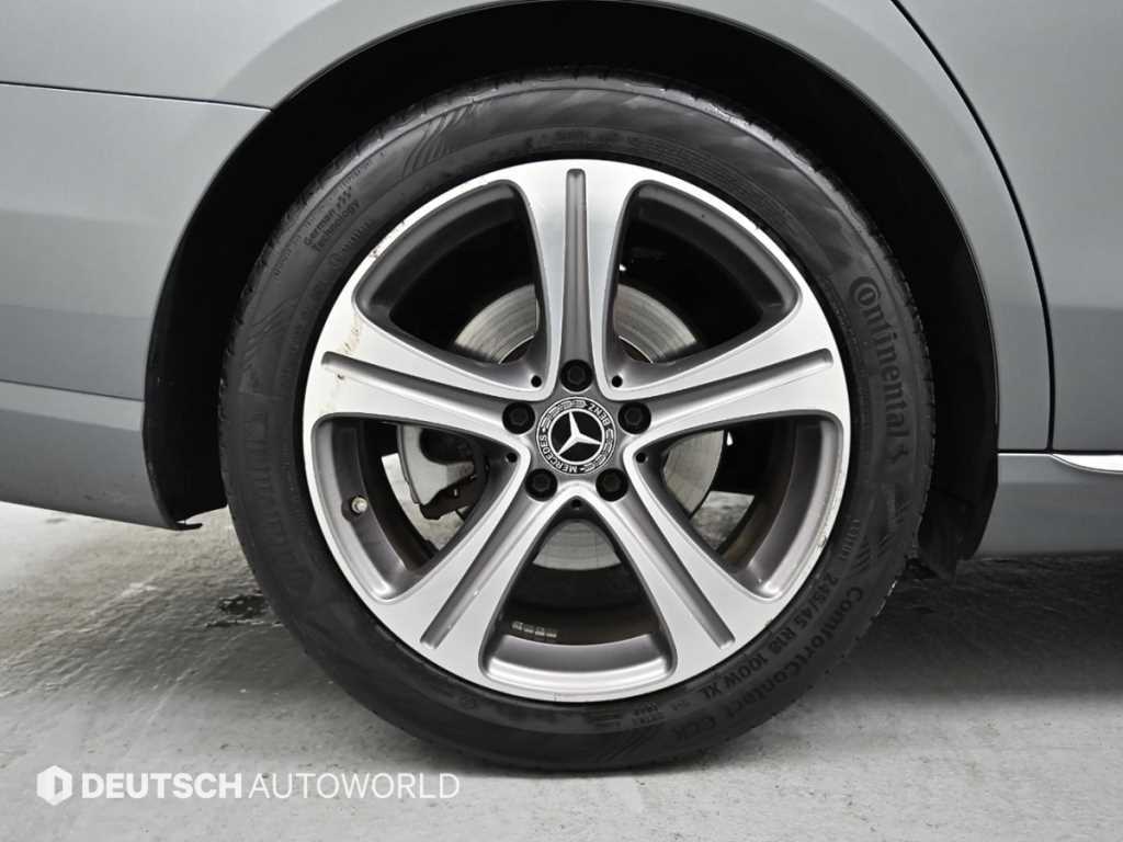 Mercedes Benz E class - Vista 5