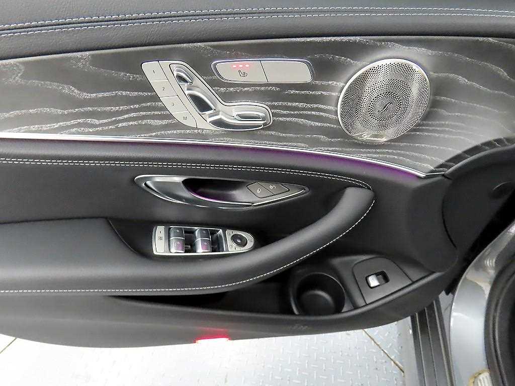 Mercedes Benz E class - Vista 10