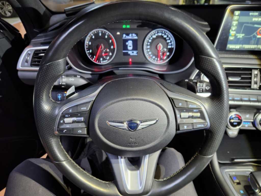 Genesis G70 - Vista 10