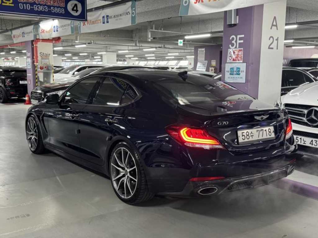 Genesis G70 - Vista 4