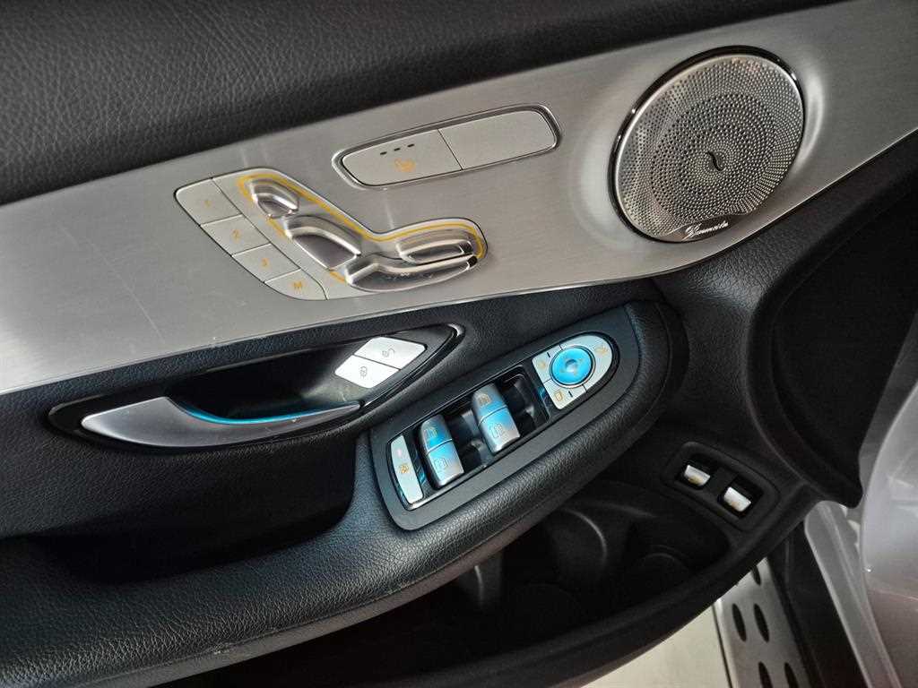 Mercedes Benz GLC Class - Vista 11