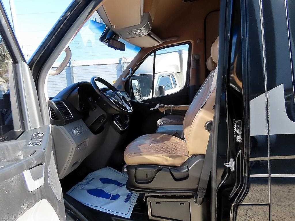 HYUNDAI Solati - Vista 5