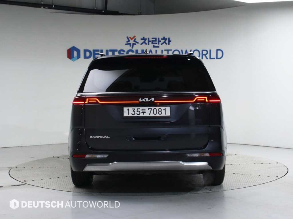 KIA Carnival - Vista 5