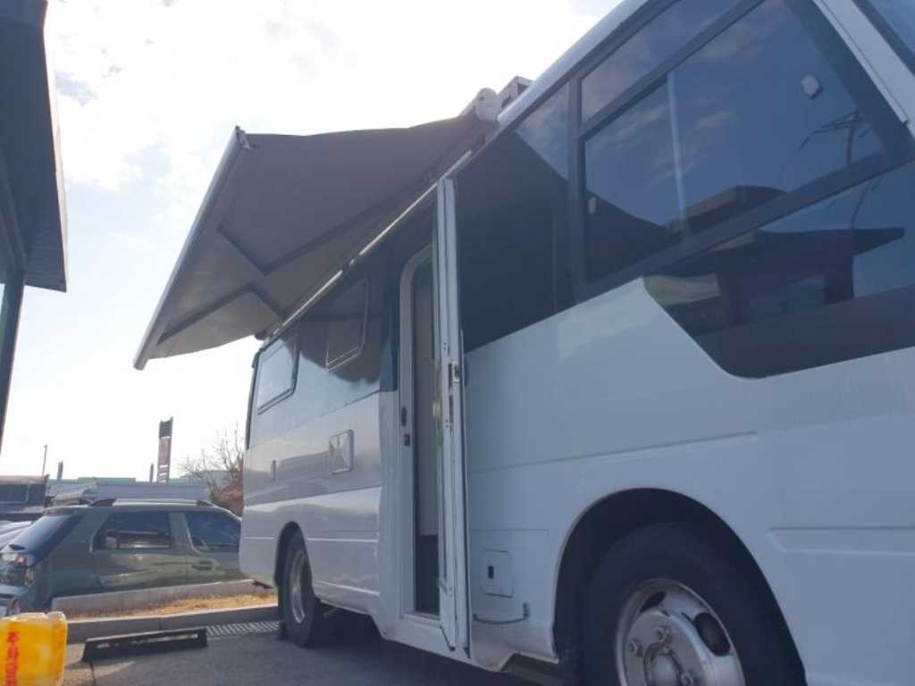 medium and large bus Hyundai bus - Vista 5