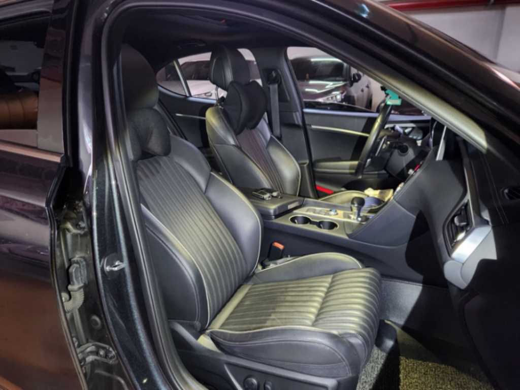 Genesis G70 - Vista 12