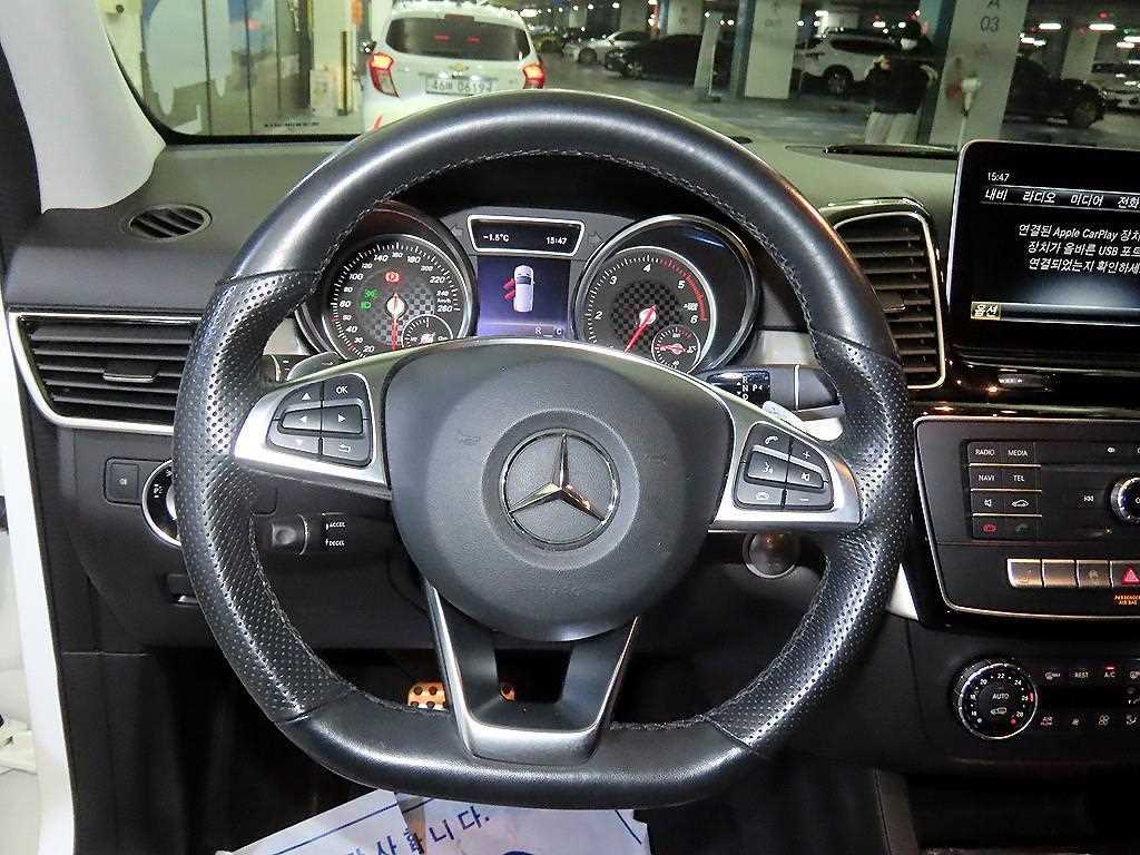 Mercedes Benz GLE Class - Vista 8