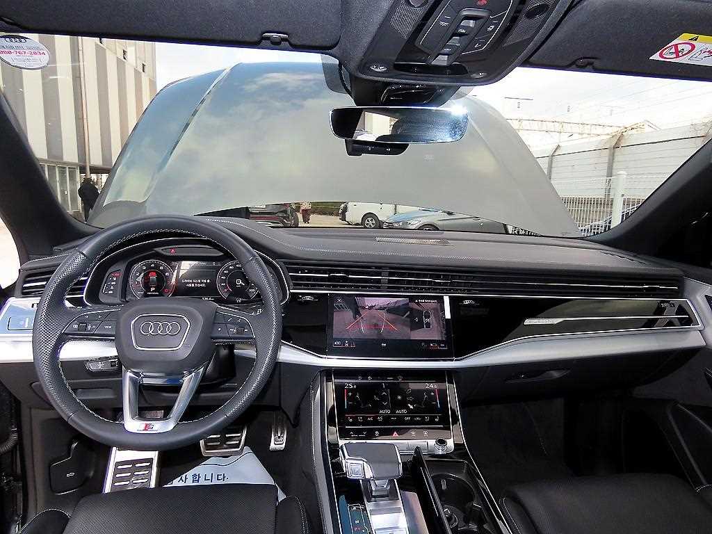 Audi Q8 - Vista 7