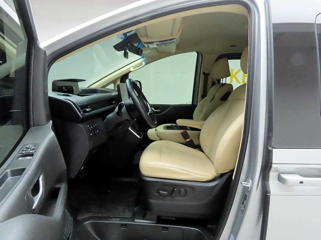 HYUNDAI Staria - Vista 8