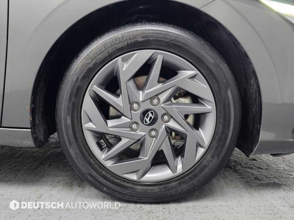 HYUNDAI Avante - Vista 5