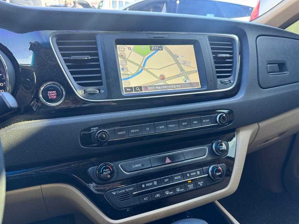 KIA Carnival - Vista 11
