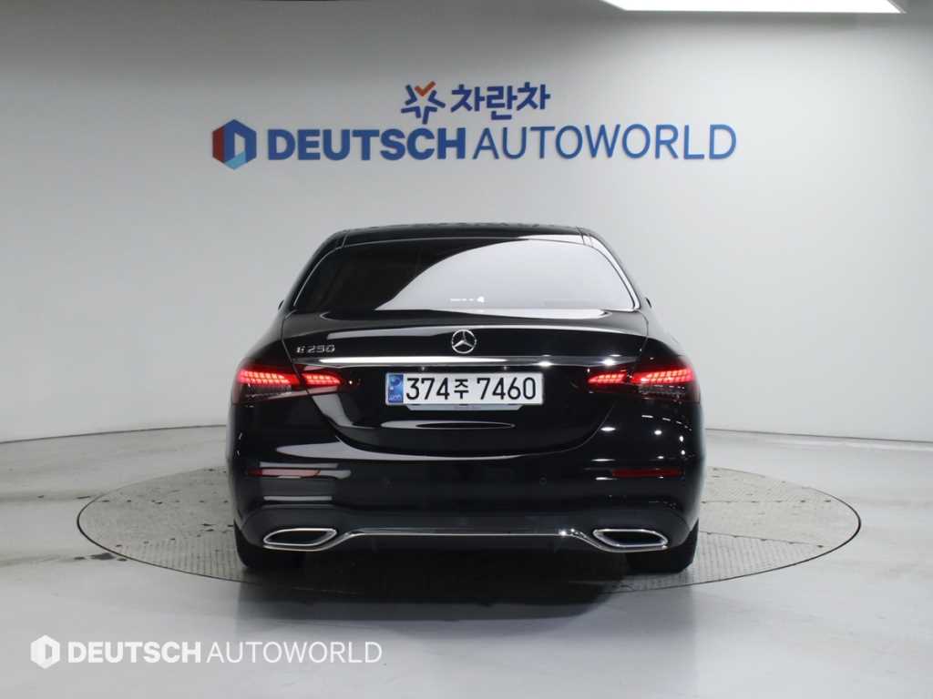 Mercedes Benz E class - Vista 4