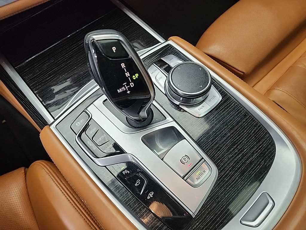 BMW 7 Series - Vista 8