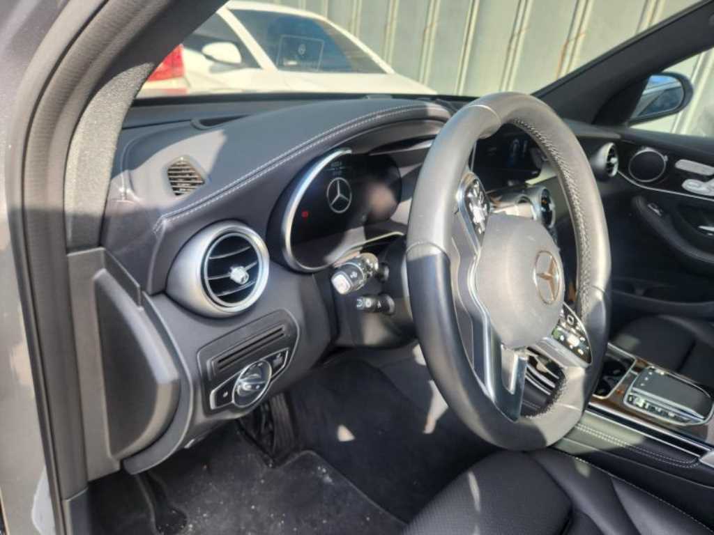 Mercedes Benz GLC Class - Vista 6