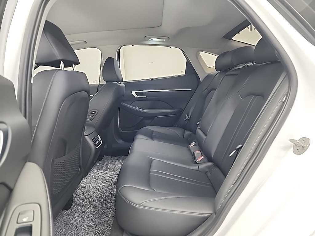 HYUNDAI Sonata - Vista 12