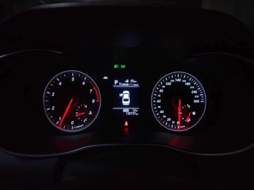 Genesis G70 - Vista 9