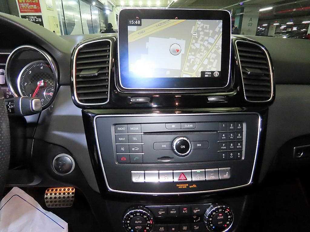 Mercedes Benz GLE Class - Vista 11