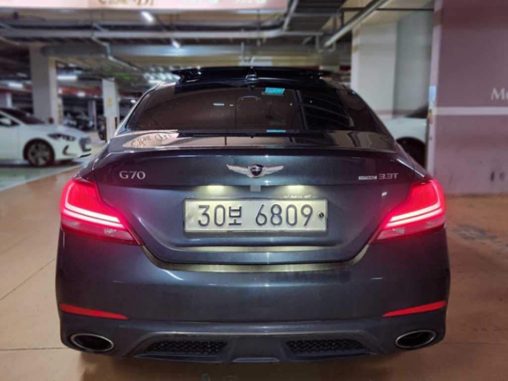 Genesis G70 - Vista 4