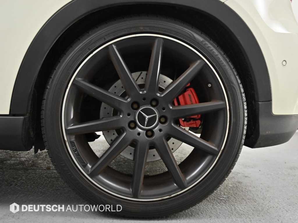 Mercedes Benz GLA Class - Vista 5