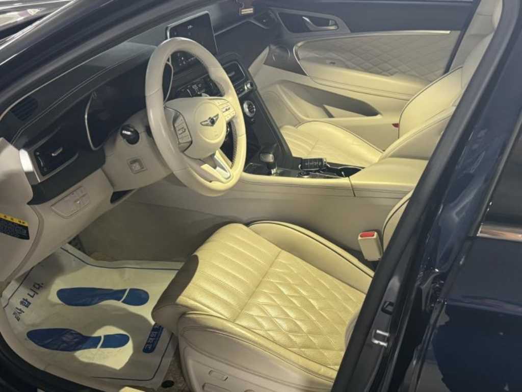 Genesis G70 - Vista 9