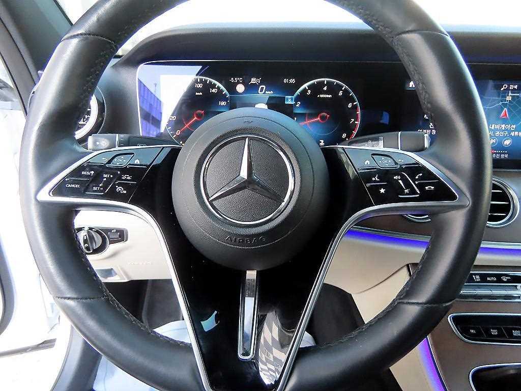 Mercedes Benz E class - Vista 8