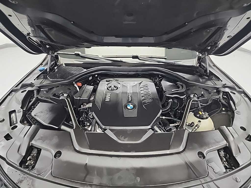 BMW 7 Series - Vista 5