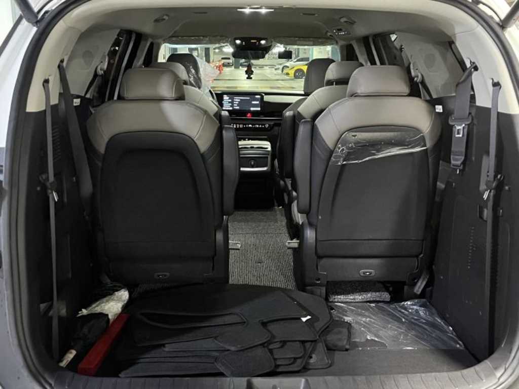 KIA Carnival - Vista 6
