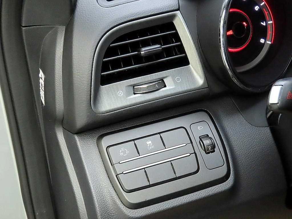 Ssangyong Tivoli 2018 Plateado - Importación desde Corea - HF Imports Iquique - Foto 14