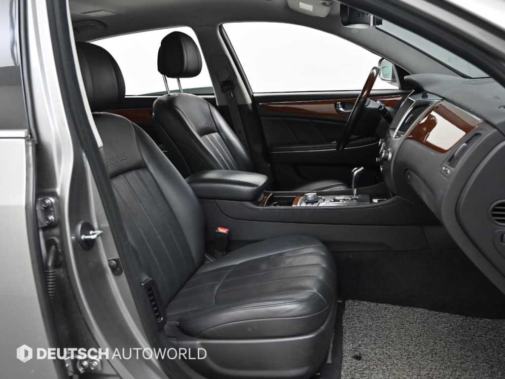 HYUNDAI Equus - Vista 10