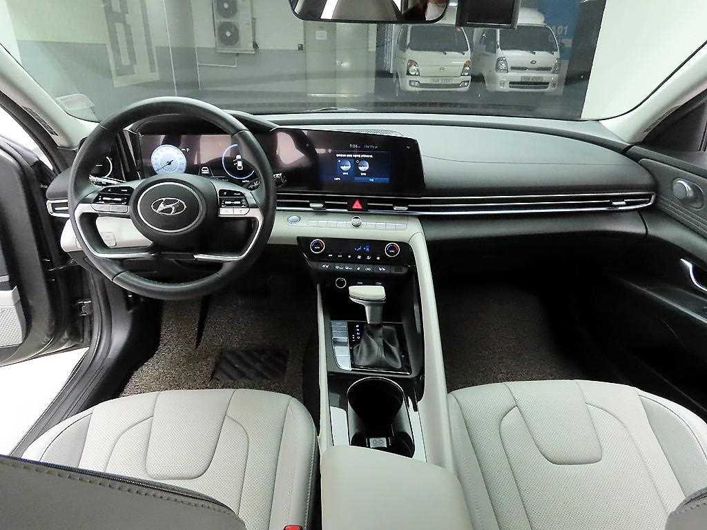 HYUNDAI Avante - Vista 8