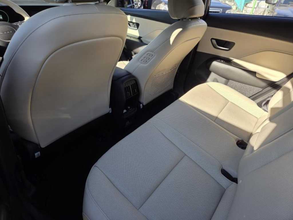 HYUNDAI Kona - Vista 6